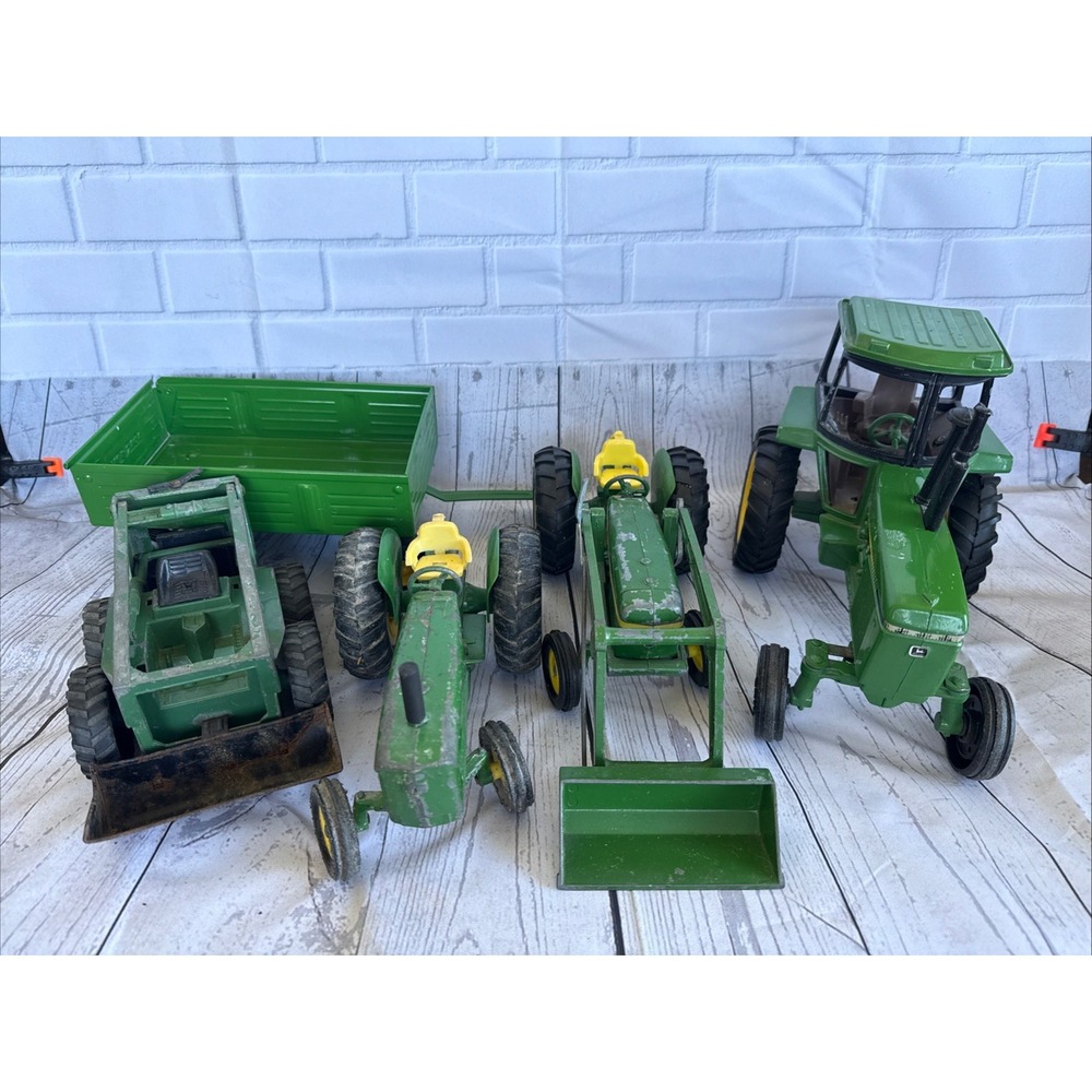 ERTL John Deere Model Tractors Lot 1996 Farm Country Series Metal Toy Vehicles